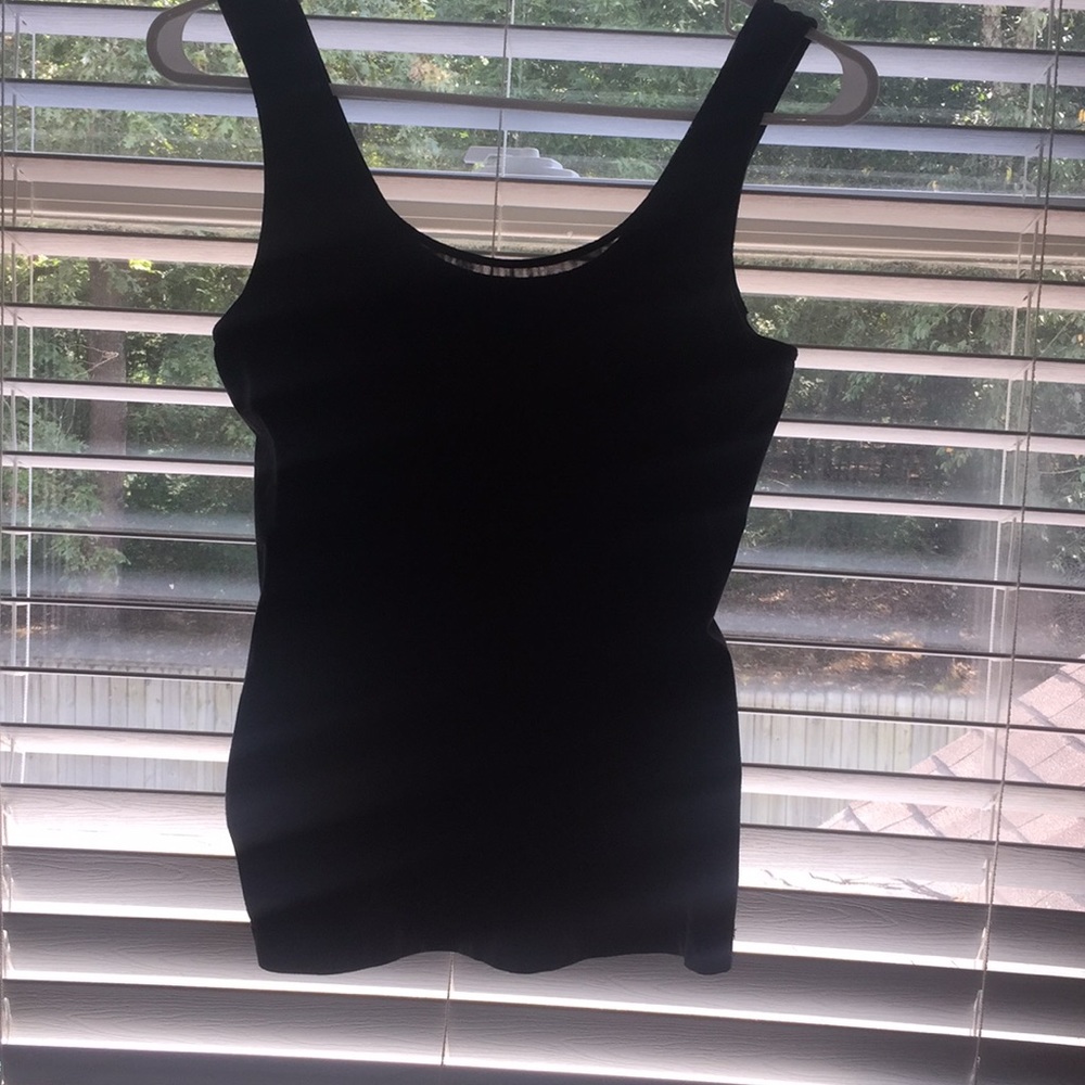Black lululemon top